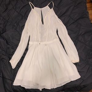 Beautiful white long sleeve dress w open shoulders
